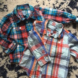 (2) GAP toddler boy size 18-24m button down shirts